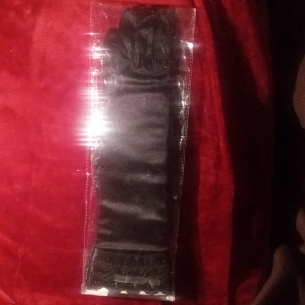 Black elbow length gloves - Picture 5 of 5